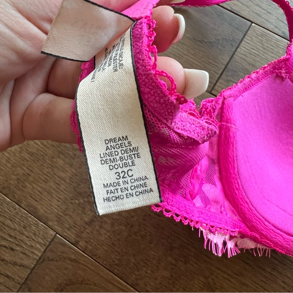 Victoria's Secret Bra - Picture 9 of 9